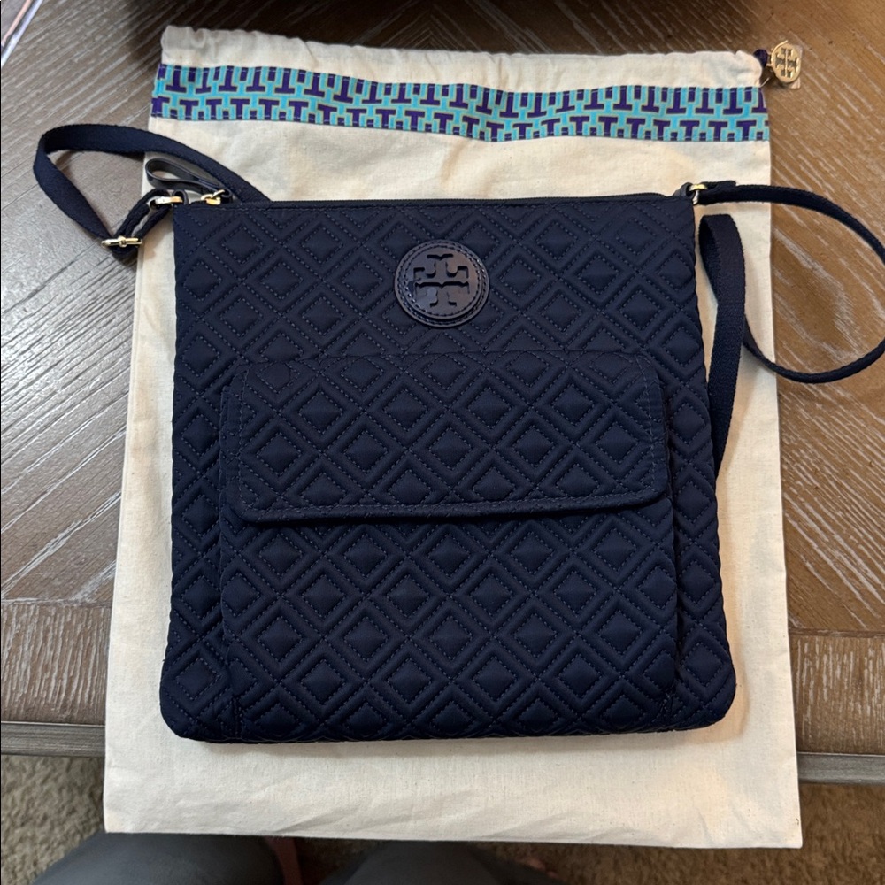 Tory Burch Virginia Crossbody In Navy Quilted Recycled Material With Dust Bag - Picture 8 of 9